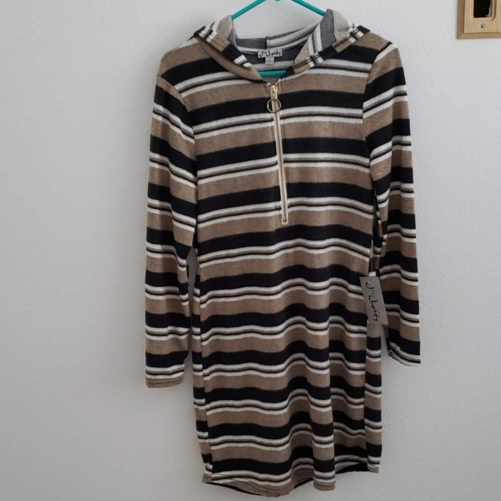 Long sleeve dress with hoody